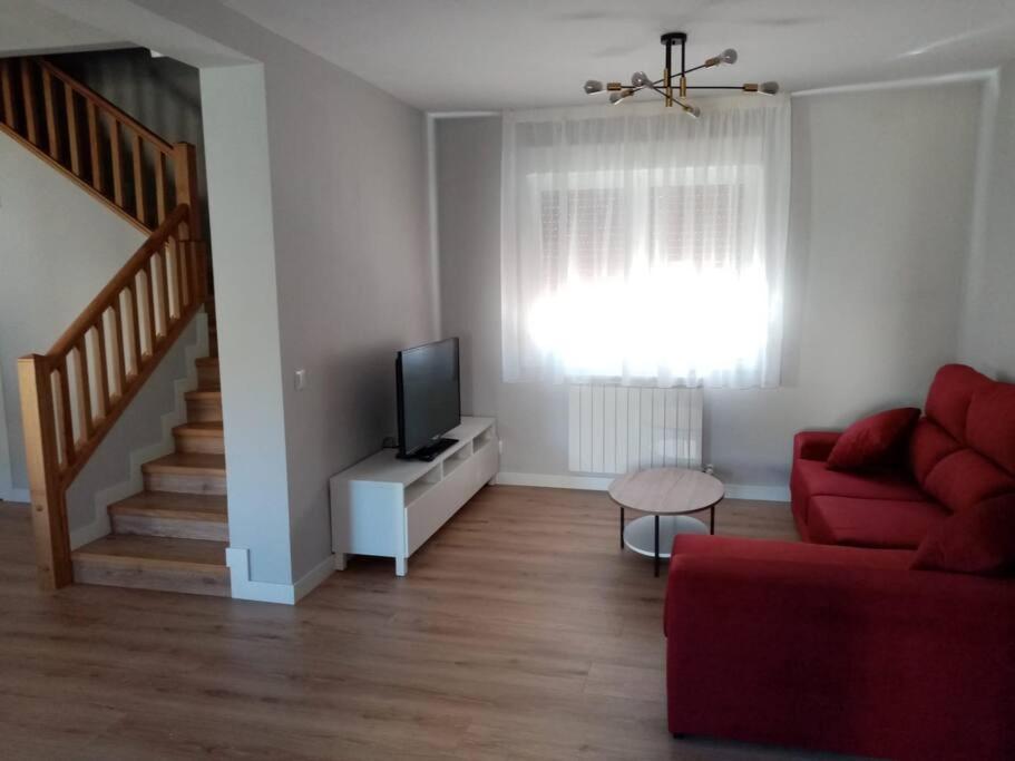 Casa Julio, Bonita Casa Comoda Y Espaciosa, Totalmente Reformada Con Terraza Y Jardin Privado Riezu Extérieur photo
