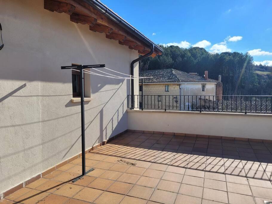 Casa Julio, Bonita Casa Comoda Y Espaciosa, Totalmente Reformada Con Terraza Y Jardin Privado Riezu Extérieur photo