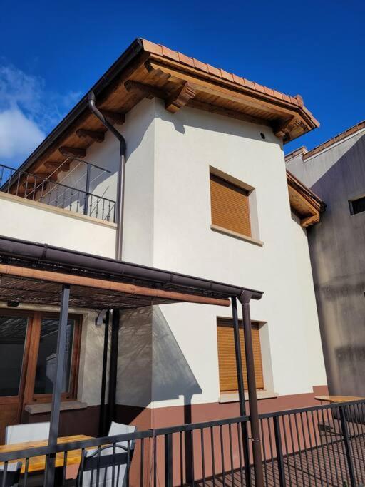 Casa Julio, Bonita Casa Comoda Y Espaciosa, Totalmente Reformada Con Terraza Y Jardin Privado Riezu Extérieur photo